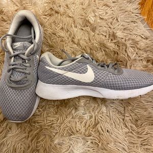 Nike Roshe Sneakers